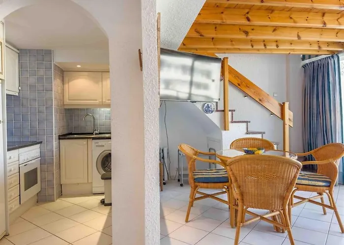 Skol 504 -lovely 2-bedroom Duplex In Skol First Line Apartment *